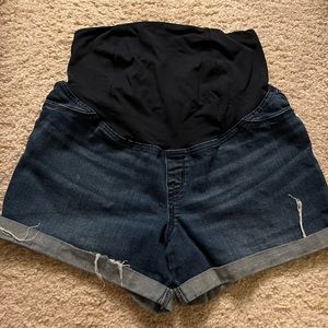 Isabel maternity shorts